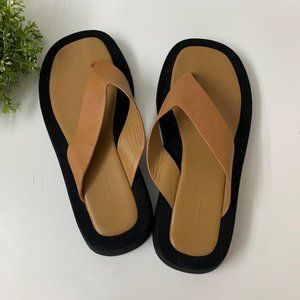 Tony Bianco Ives Chunky Flip Flop Sandals Size 9 in Tan Leather